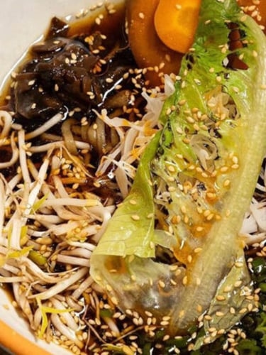 Tas Ramen & Sushi Bar