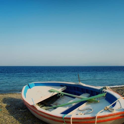 Море із човнами