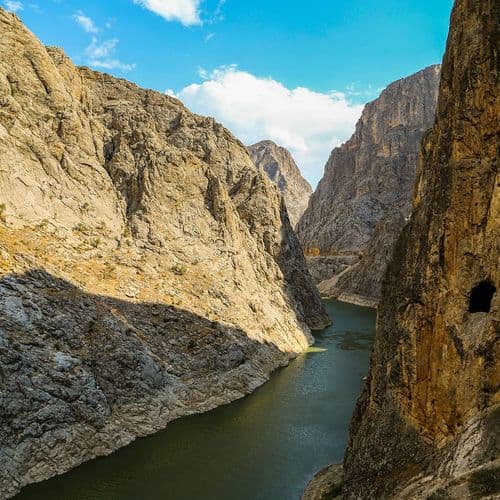 Karanlık Kanyon (Dark Canyon)