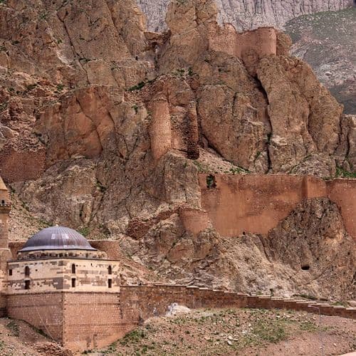 Eski Beyazıt Cami ve Urartu Kalesi