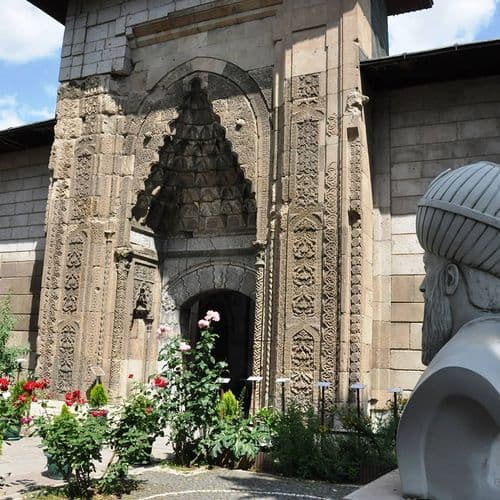 Sabuncuoğlu Şerefeddin Cerrahi ve Tıp Tarihi Müzesi (Sabuncuoğlu Şerefeddin Museum für Chirurgie und Geschichte der Medizin)