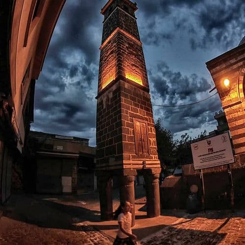 Dört Ayaklı Minare