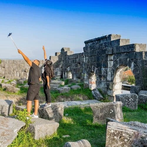 مسرح بروسياس أد هيبيوم (كونور ألب) القديم