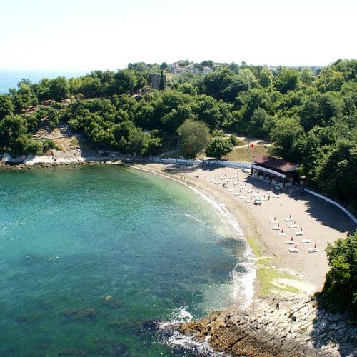 قلعة وشاطئ جَنَويز (الجنويين)