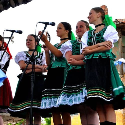 Festival international de la culture, de l'art et de la commémoration de la dentelle à l'aiguille de soie de Nallıhan