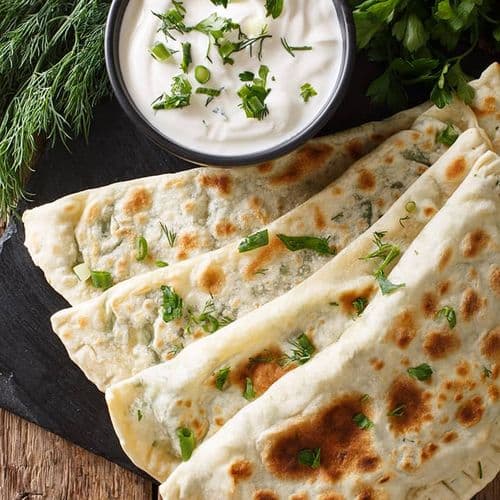 Gözleme aux herbes et fromage