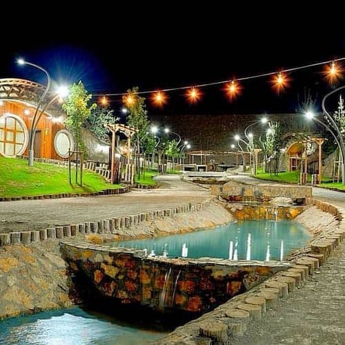 Дома на склоне холма Дома хоббитов